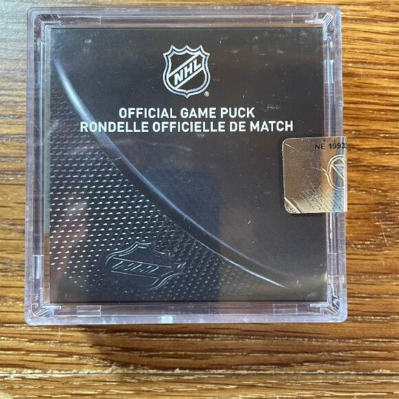 NHL Chicago Blackhawks Official Game Puck. New in case. 2016 release. - Picture 3 of 5
